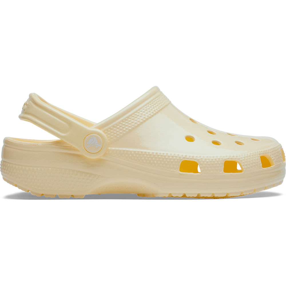 Sandália Crocs High Shine Classic Clog BUTTERCREAM 34