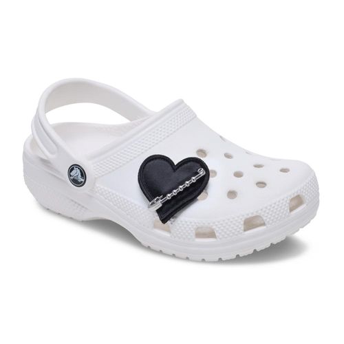 Coração Preto com Alfinete de Segurança